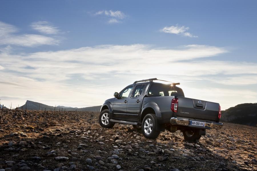  Nissan Navara 2011 года  (фото 16 из 20)